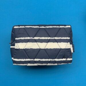 NWOT Lug BUMPER NAVY STRIPE Blue & White Large Wipeable Cosmetic Bag NO PULLER